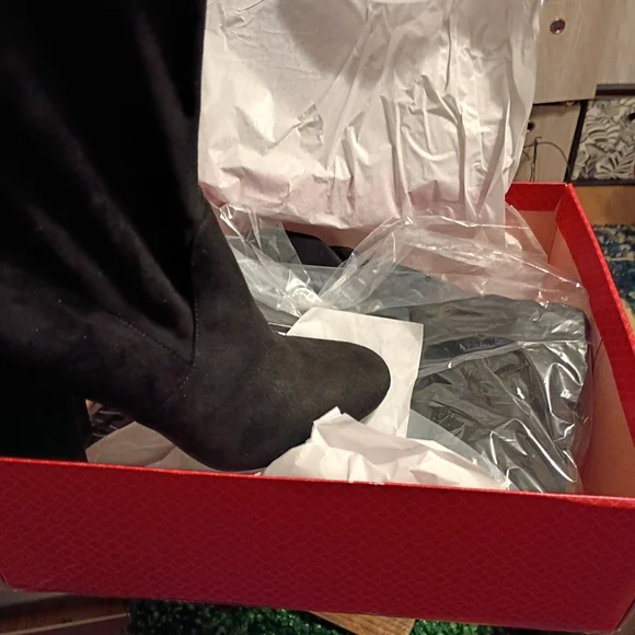 NWT IN ORIGINAL BOX Kelly & Katie Black Over the Knee Boots - Picture 4 of 5